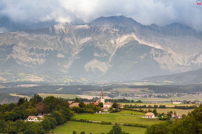 Percy, (Francja) 13.09.2015 r. Panorama okolicy miejscowosci na tle Alp.